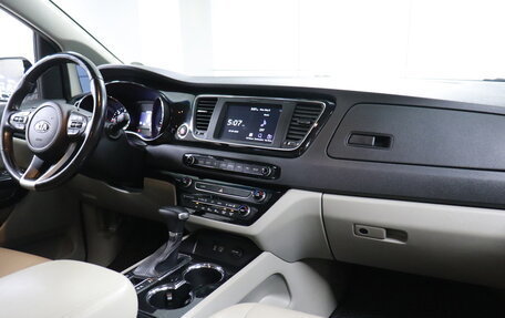 KIA Carnival III, 2018 год, 2 344 000 рублей, 6 фотография