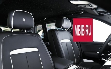Rolls-Royce Cullinan, 2025 год, 75 000 000 рублей, 17 фотография