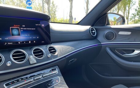 Mercedes-Benz E-Класс, 2020 год, 4 750 000 рублей, 31 фотография