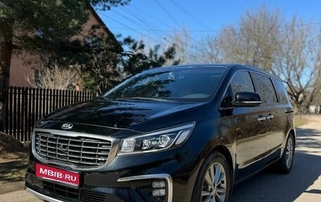 KIA Carnival III, 2018 год, 3 100 000 рублей, 1 фотография