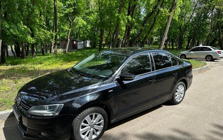 Volkswagen Jetta VI, 2013 год, 1 100 000 рублей, 2 фотография