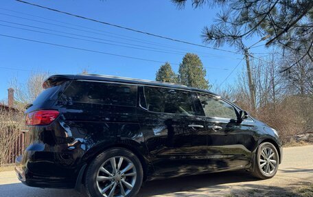 KIA Carnival III, 2018 год, 3 100 000 рублей, 2 фотография