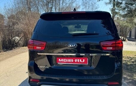 KIA Carnival III, 2018 год, 3 100 000 рублей, 5 фотография