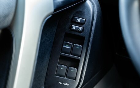 Toyota Land Cruiser Prado 150 рестайлинг 2, 2012 год, 3 000 000 рублей, 26 фотография