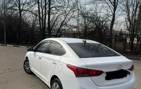 Hyundai Solaris II рестайлинг, 2018 год, 650 000 рублей, 2 фотография