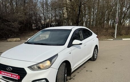 Hyundai Solaris II рестайлинг, 2018 год, 650 000 рублей, 3 фотография