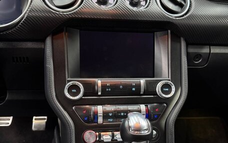 Ford Mustang VI рестайлинг, 2019 год, 4 200 000 рублей, 17 фотография