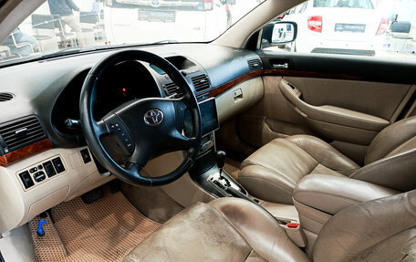 Toyota Avensis III рестайлинг, 2004 год, 569 656 рублей, 20 фотография
