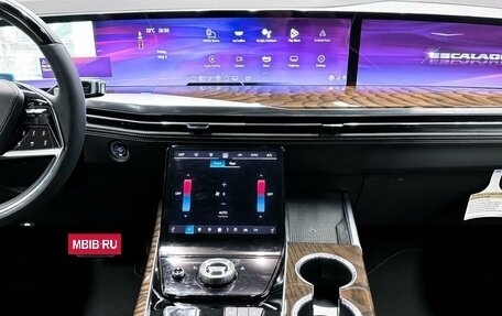 Cadillac Escalade V, 2025 год, 22 900 000 рублей, 17 фотография
