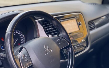 Mitsubishi Outlander III рестайлинг 3, 2016 год, 1 749 990 рублей, 8 фотография