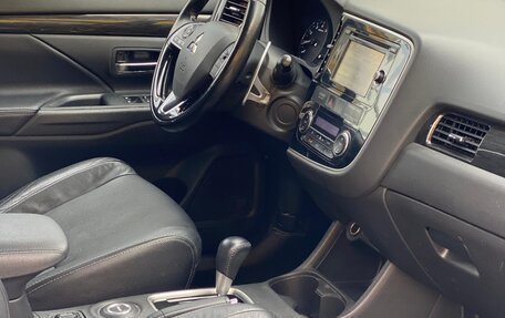 Mitsubishi Outlander III рестайлинг 3, 2016 год, 1 749 990 рублей, 12 фотография