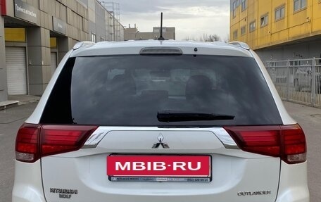Mitsubishi Outlander III рестайлинг 3, 2016 год, 1 749 990 рублей, 6 фотография