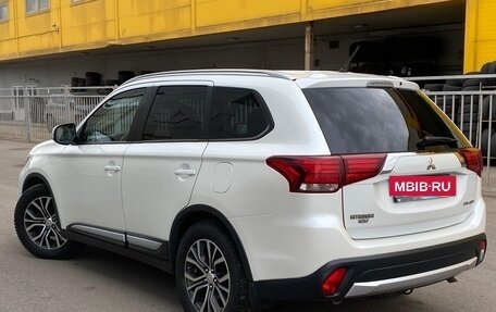Mitsubishi Outlander III рестайлинг 3, 2016 год, 1 749 990 рублей, 5 фотография