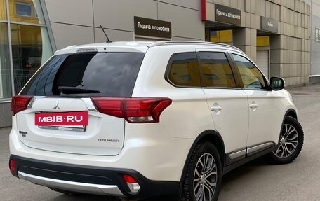 Mitsubishi Outlander III рестайлинг 3, 2016 год, 1 749 990 рублей, 4 фотография