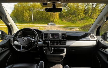 Volkswagen Multivan T6 рестайлинг, 2018 год, 4 790 000 рублей, 12 фотография