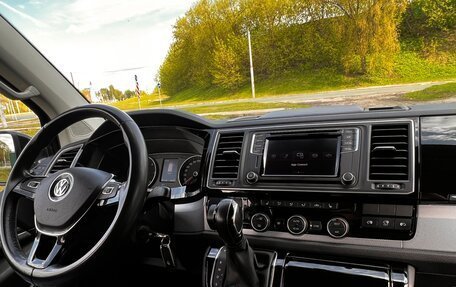 Volkswagen Multivan T6 рестайлинг, 2018 год, 4 790 000 рублей, 14 фотография
