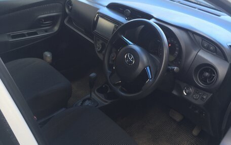 Toyota Vitz, 2019 год, 1 330 000 рублей, 2 фотография