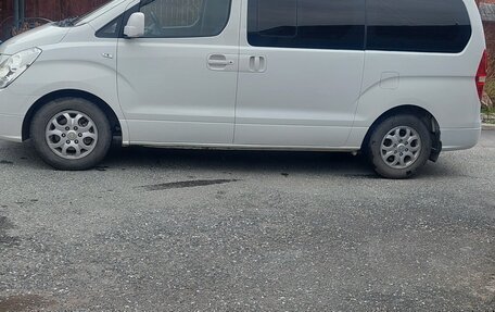 Hyundai Grand Starex Grand Starex I рестайлинг 2, 2011 год, 1 400 000 рублей, 5 фотография