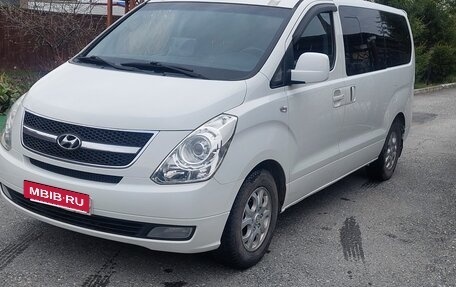 Hyundai Grand Starex Grand Starex I рестайлинг 2, 2011 год, 1 400 000 рублей, 2 фотография