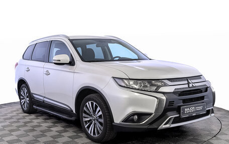 Mitsubishi Outlander III рестайлинг 3, 2019 год, 2 100 000 рублей, 3 фотография