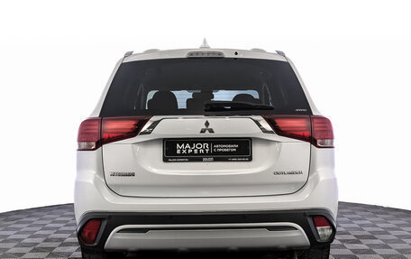 Mitsubishi Outlander III рестайлинг 3, 2019 год, 2 100 000 рублей, 6 фотография