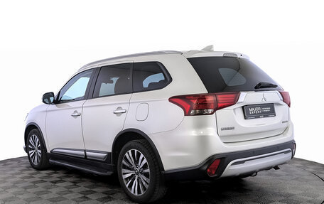 Mitsubishi Outlander III рестайлинг 3, 2019 год, 2 100 000 рублей, 7 фотография