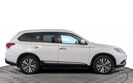 Mitsubishi Outlander III рестайлинг 3, 2019 год, 2 100 000 рублей, 4 фотография