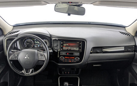 Mitsubishi Outlander III рестайлинг 3, 2019 год, 2 100 000 рублей, 14 фотография