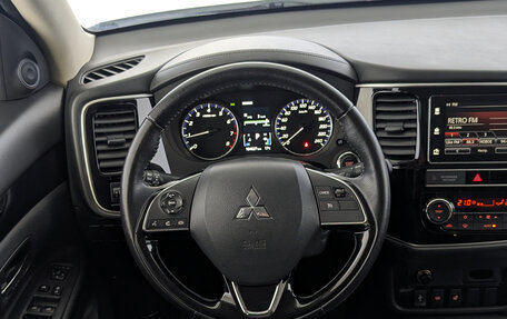 Mitsubishi Outlander III рестайлинг 3, 2019 год, 2 100 000 рублей, 22 фотография