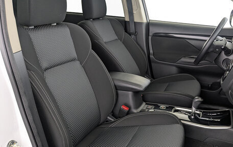 Mitsubishi Outlander III рестайлинг 3, 2019 год, 2 100 000 рублей, 24 фотография