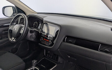 Mitsubishi Outlander III рестайлинг 3, 2019 год, 2 100 000 рублей, 15 фотография