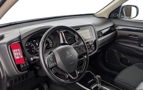Mitsubishi Outlander III рестайлинг 3, 2019 год, 2 100 000 рублей, 13 фотография