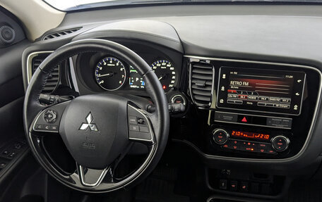 Mitsubishi Outlander III рестайлинг 3, 2019 год, 2 100 000 рублей, 29 фотография