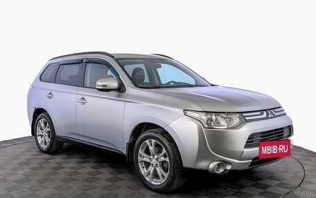Mitsubishi Outlander III рестайлинг 3, 2013 год, 1 290 000 рублей, 3 фотография