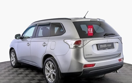 Mitsubishi Outlander III рестайлинг 3, 2013 год, 1 290 000 рублей, 7 фотография