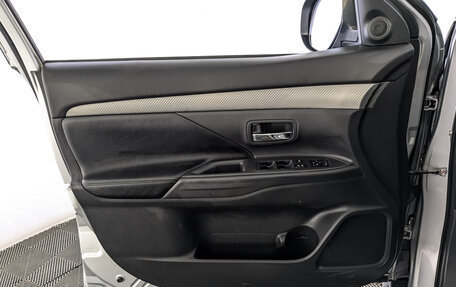 Mitsubishi Outlander III рестайлинг 3, 2013 год, 1 290 000 рублей, 19 фотография