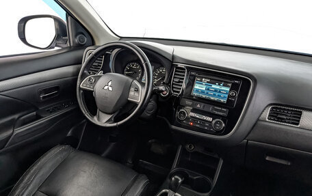 Mitsubishi Outlander III рестайлинг 3, 2013 год, 1 290 000 рублей, 26 фотография
