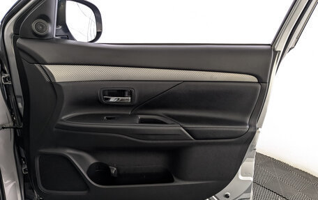 Mitsubishi Outlander III рестайлинг 3, 2013 год, 1 290 000 рублей, 25 фотография