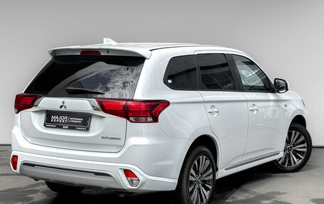 Mitsubishi Outlander III рестайлинг 3, 2022 год, 2 750 000 рублей, 5 фотография