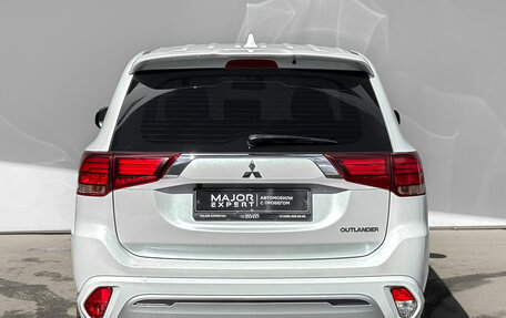 Mitsubishi Outlander III рестайлинг 3, 2022 год, 2 750 000 рублей, 6 фотография