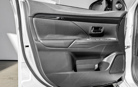 Mitsubishi Outlander III рестайлинг 3, 2022 год, 2 750 000 рублей, 19 фотография
