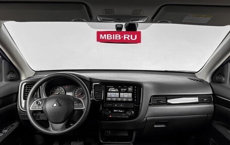 Mitsubishi Outlander III рестайлинг 3, 2022 год, 2 750 000 рублей, 14 фотография