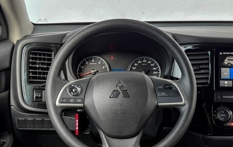 Mitsubishi Outlander III рестайлинг 3, 2022 год, 2 750 000 рублей, 21 фотография