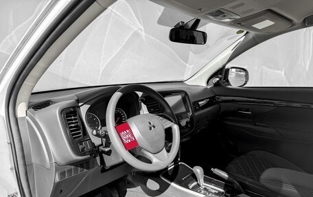 Mitsubishi Outlander III рестайлинг 3, 2022 год, 2 750 000 рублей, 16 фотография