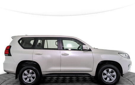 Toyota Land Cruiser Prado 150 рестайлинг 2, 2019 год, 4 440 000 рублей, 4 фотография
