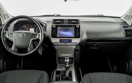Toyota Land Cruiser Prado 150 рестайлинг 2, 2019 год, 4 440 000 рублей, 14 фотография