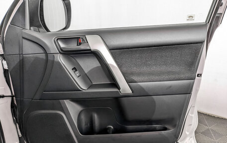 Toyota Land Cruiser Prado 150 рестайлинг 2, 2019 год, 4 440 000 рублей, 26 фотография