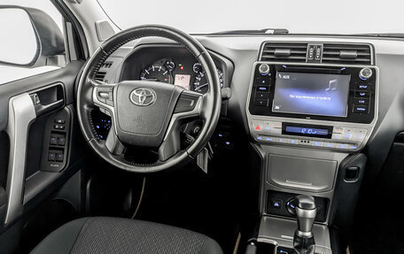 Toyota Land Cruiser Prado 150 рестайлинг 2, 2019 год, 4 440 000 рублей, 29 фотография