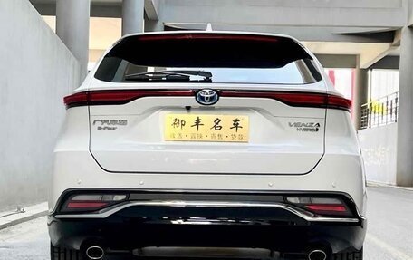 Toyota Venza, 2022 год, 2 900 000 рублей, 5 фотография