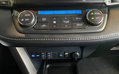 Toyota RAV4, 2016 год, 2 365 000 рублей, 15 фотография